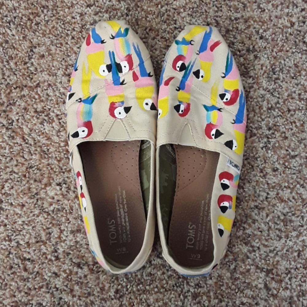 Toms With Cute Birds